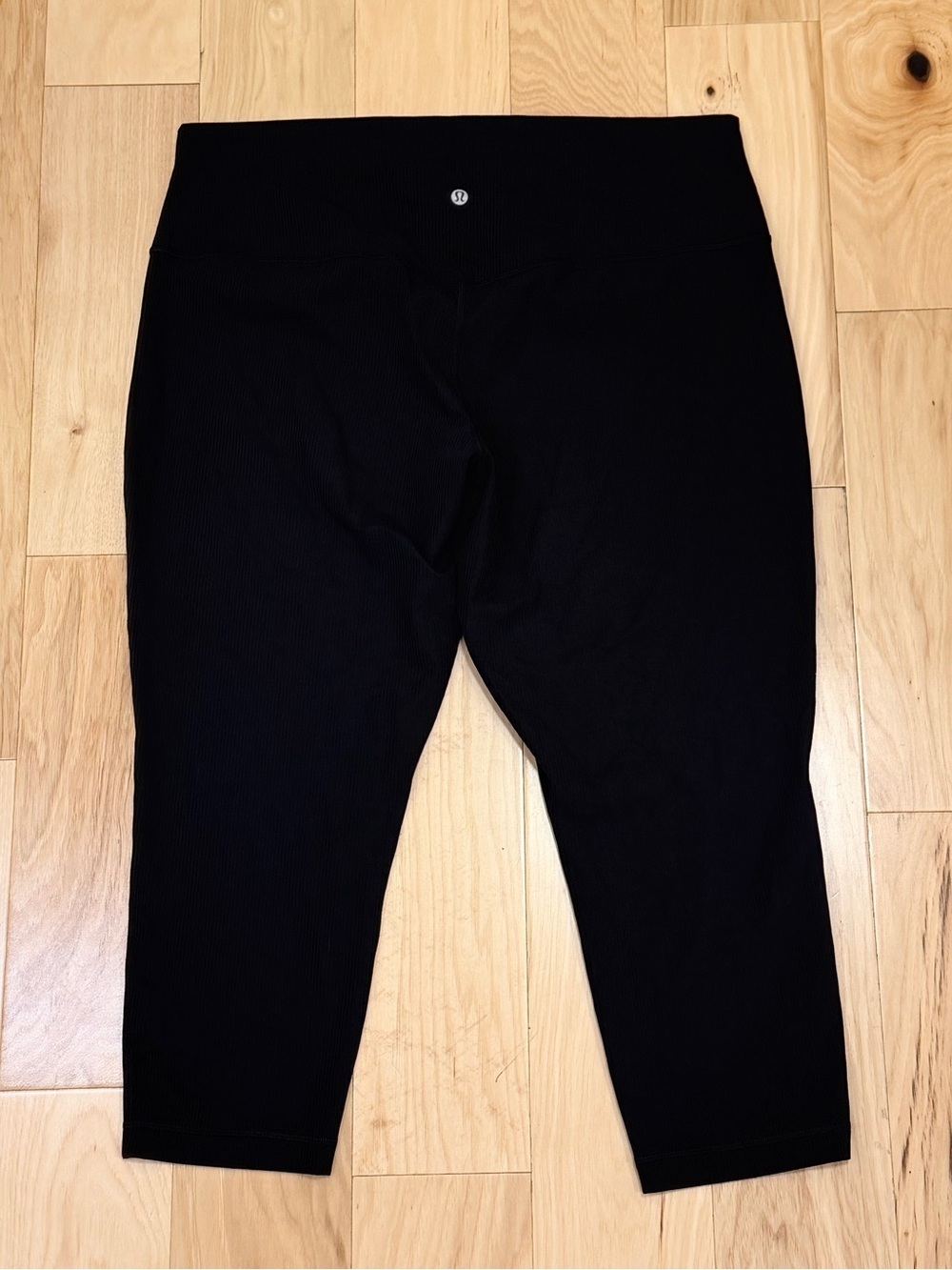 LIKE NEW Lululemon Women’s Align Ribbed High-Rise Crop Tights 23"